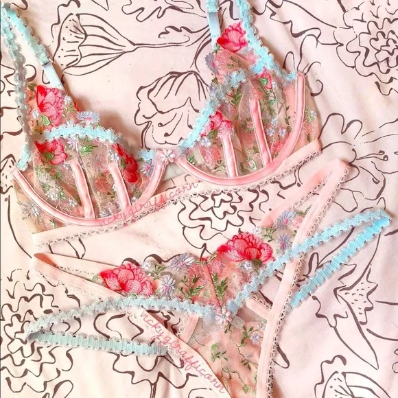FOR LOVE & LEMONS Swaying Rose Bra - Picture 5 of 9